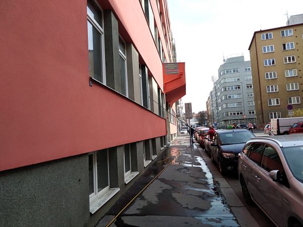 Mytí administrativní budovy: Praha