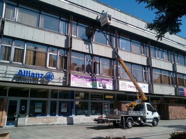 Hroty proti ptactvu, montáž – Praha