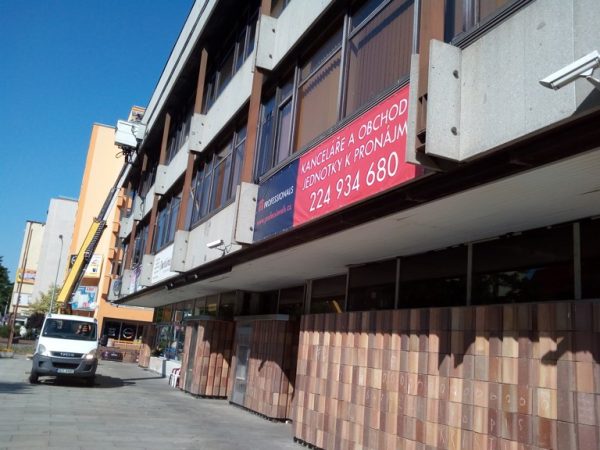 Hroty proti ptactvu, montáž – Praha