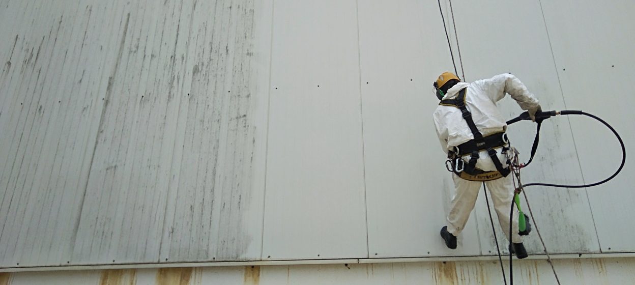 Tipy na přípravky a pomůcky pro čištění fasády