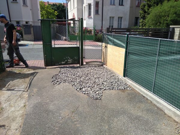 Rizikové kácení stromu: Praha