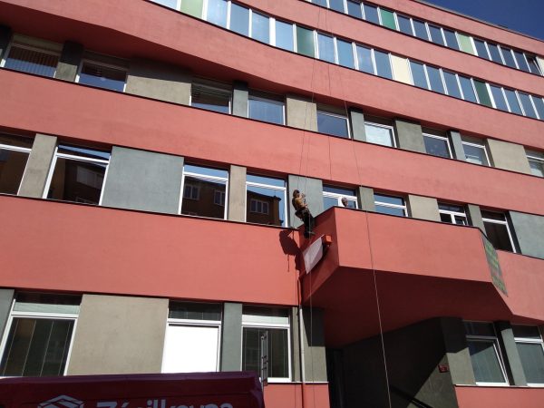 Mytí administrativní budovy: Praha