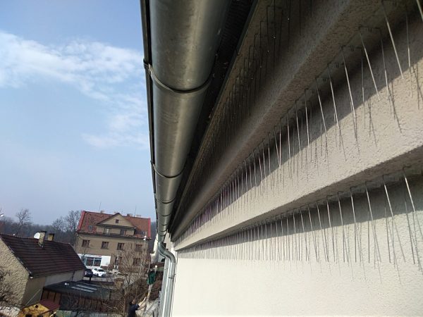 Montáž zábran proti jiřičkám: Úvaly