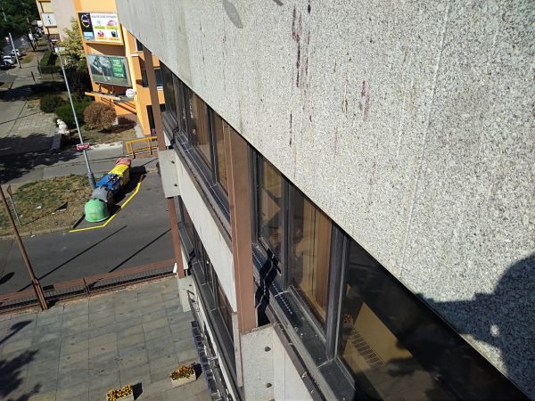 Hroty proti ptactvu, montáž – Praha