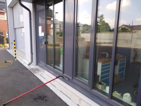 Mytí oken a slunolamů: Roztoky u Prahy