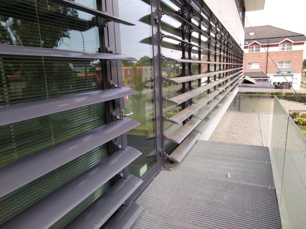 Mytí oken a slunolamů: Roztoky u Prahy