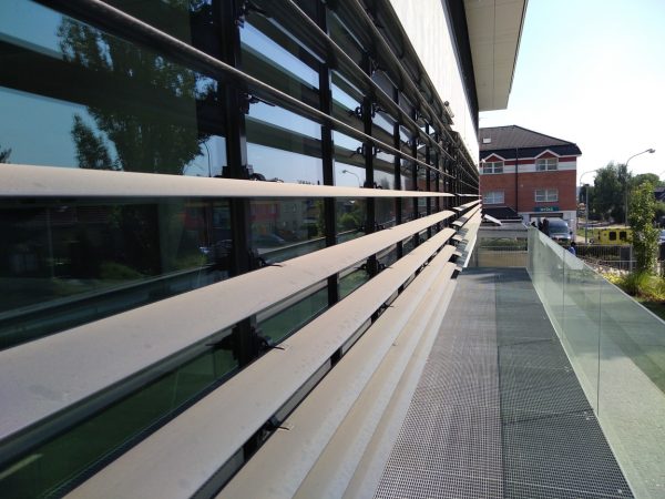 Mytí oken a slunolamů: Roztoky u Prahy