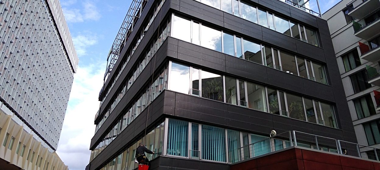 Mytí administrativní budovy: Praha