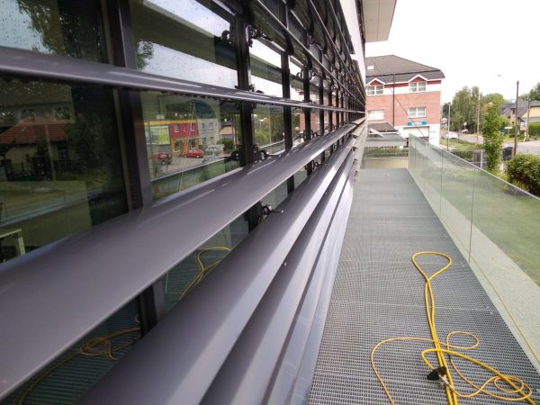 Mytí oken a slunolamů: Roztoky u Prahy