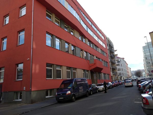 Mytí administrativní budovy: Praha