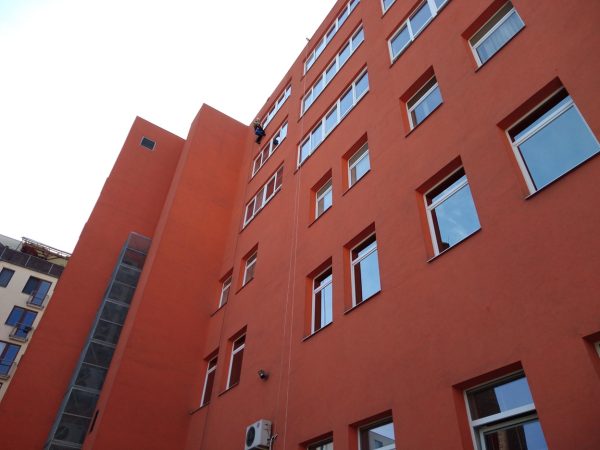 Mytí administrativní budovy: Praha