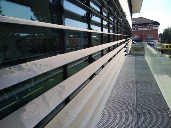 Mytí oken a slunolamů: Roztoky u Prahy