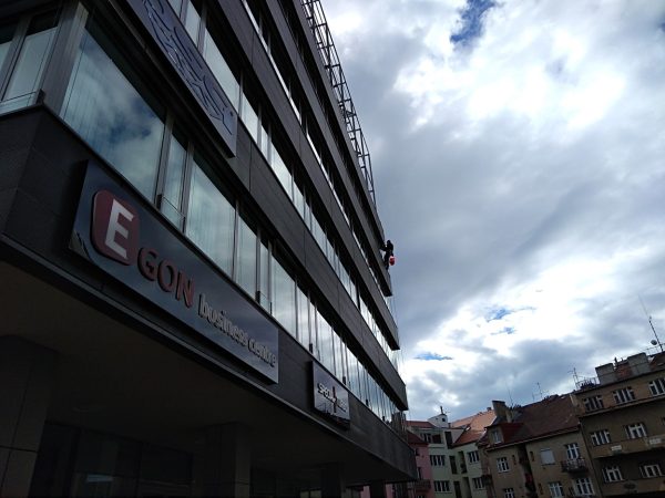 Mytí administrativní budovy: Praha