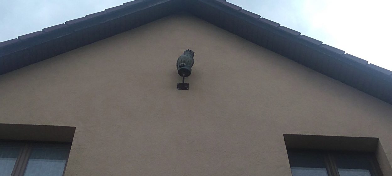 Oprava děr od strakapouda: Praha