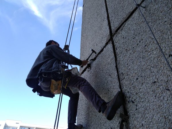 Renovace panelových spár: Praha