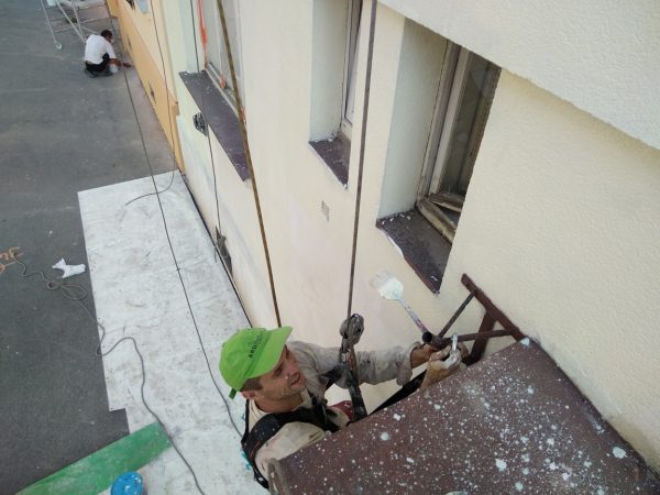 Oprava a nátěr fasády: Praha