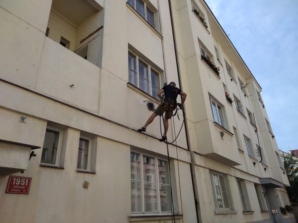 Oprava a nátěr fasády: Praha