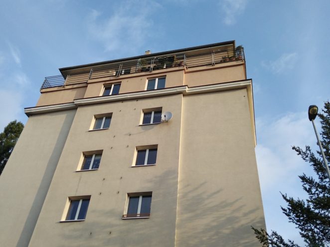 Síť proti holubům na balkón či lodžii: Jak na instalaci?