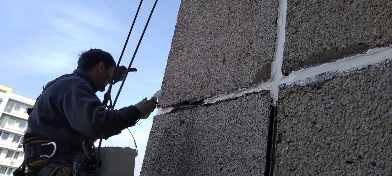 Tmel na spáry mezi panely – co za tmel vybrat a jak postupovat?