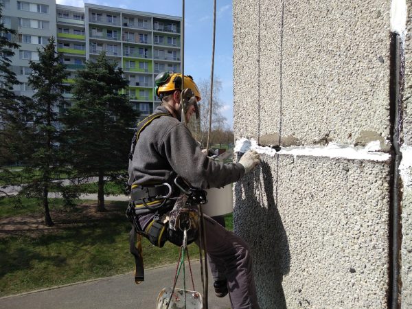 Renovace panelových spár: Praha