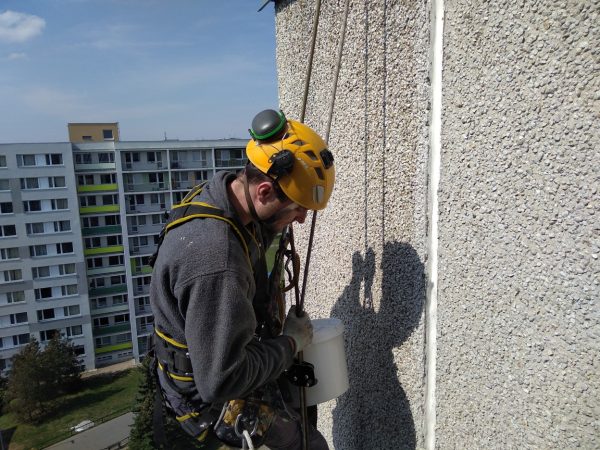 Renovace panelových spár: Praha