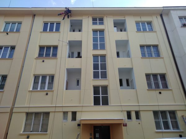 Oprava a nátěr fasády: Praha