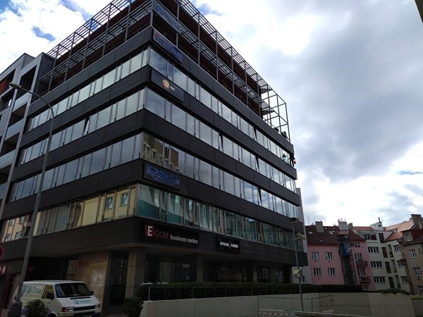 Mytí administrativní budovy: Praha