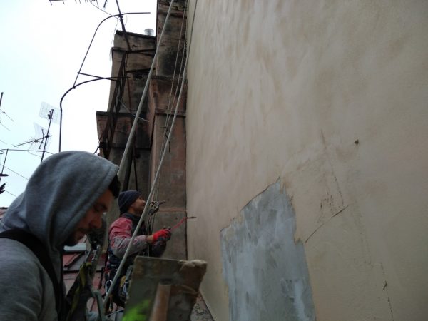 Zateplení štítů bytového domu: Praha