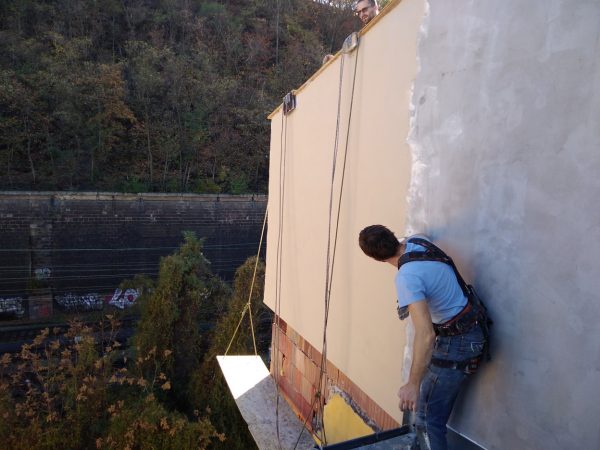 Zateplení štítů bytového domu: Praha