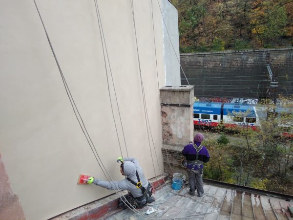 Zateplení štítů bytového domu: Praha