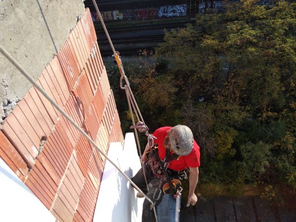 Zateplení štítů bytového domu: Praha