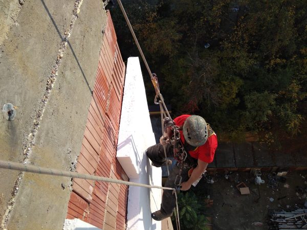 Zateplení štítů bytového domu: Praha